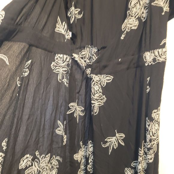 Elegant Black Floral Wrap Dress - Picture 5 of 9